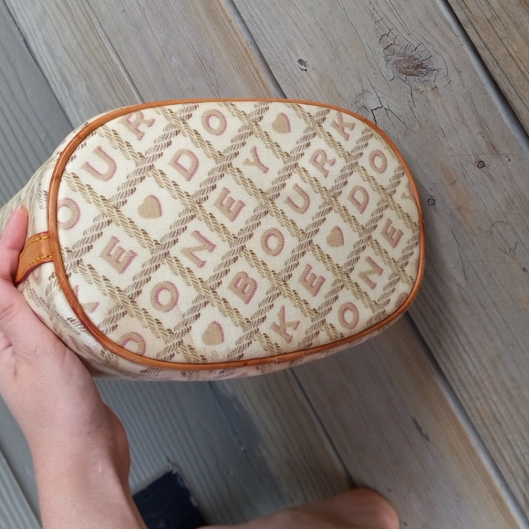 ❌️🚫 SOLD! Dooney & Bourke Vintage Coated Cotton Crossword Bucket Bag & Wallet - Picture 5 of 16